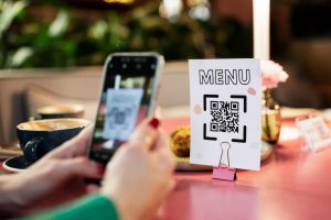 person-scanning-qr-code-menu-on-table
